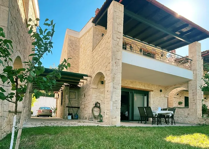 Mikael Pool Villa Paliouri